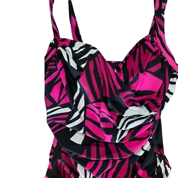 Figure Flattering Swimsuit by Penbrooke, Size 16 - Picture 6 of 7